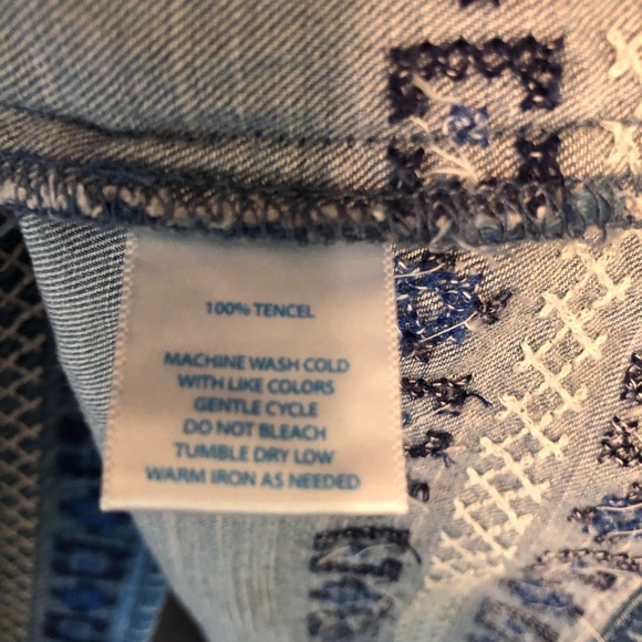 Southern Tide Brinkley Blouse Chambray Tassels Ruffle Sleeve Sz M NWT Great Gift - Picture 13 of 14